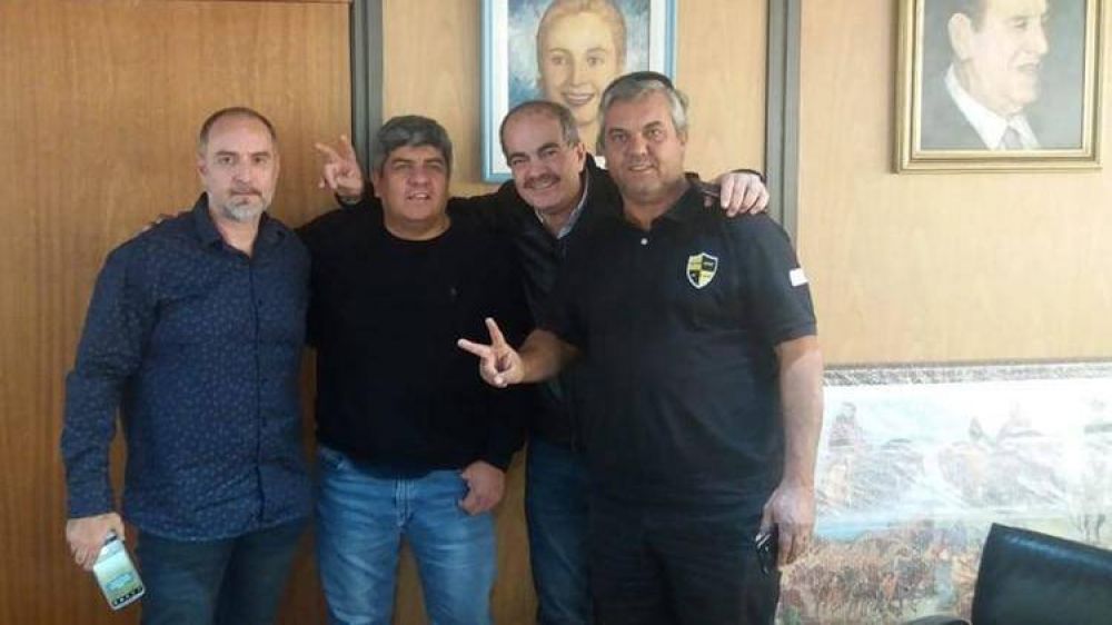 Moyano se junt con taxistas en contra de aplicaciones en el transporte