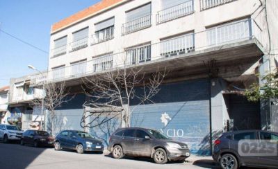 12 de Octubre, una calle que se apaga el ritmo de la crisis pesquera: en 6 meses cerraron 15 comercios