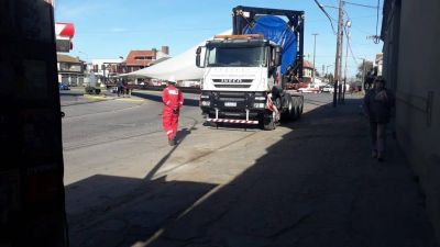 Parte un nuevo traslado de aerogeneradores desde Puerto Quequ�n
