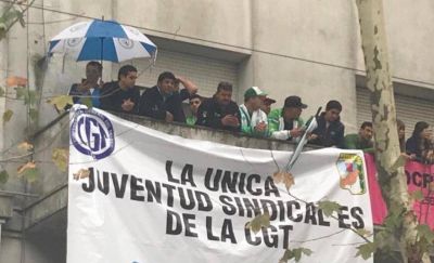 Maturano tens� al m�ximo y rompi� la Juventud Sindical