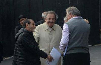 Alfons�n quiere convencer a Lavagna de ir a una Paso con Macri