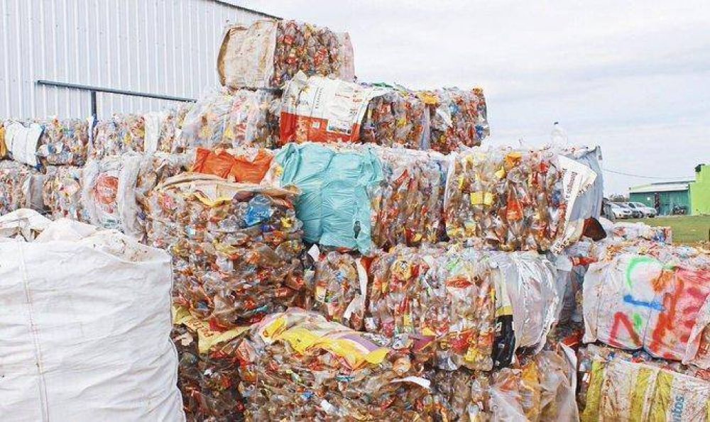 Intendente Echarren celebr haber llegado a 30 mil kilos de material reciclado en Castelli