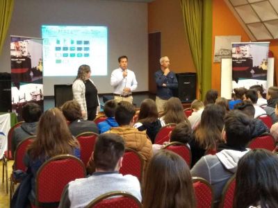 Puerto Quequ�n en las escuelas de La Dulce y Juan N. Fern�ndez	