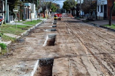 Con inversi�n municipal avanzan obras en la red cloacal