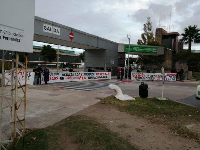 Trabajadores de Buquebus Uruguay denunciaron que la empresa impuls� 120 despidos , baja de salarios y represi�n