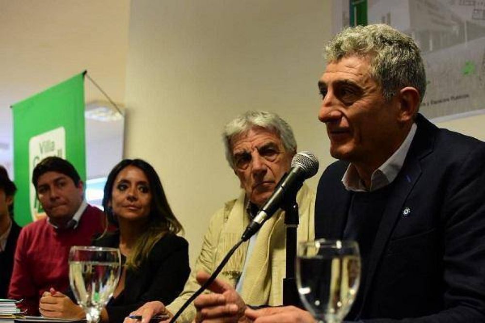 Villa Gesell: Barrera firma contrato para construir un nuevo hospital