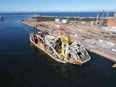 La draga cortadora Ibn Battuta est� en Puerto Quequ�n 