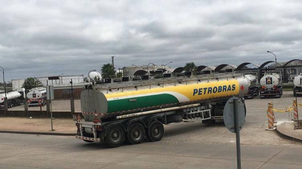 Transportistas de Carga de Combustible denuncian �inacci�n� de ANCAP y Ministro Murro
