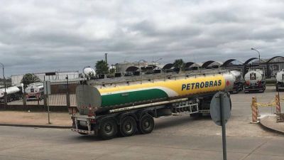 Transportistas de Carga de Combustible denuncian �inacci�n� de ANCAP y Ministro Murro