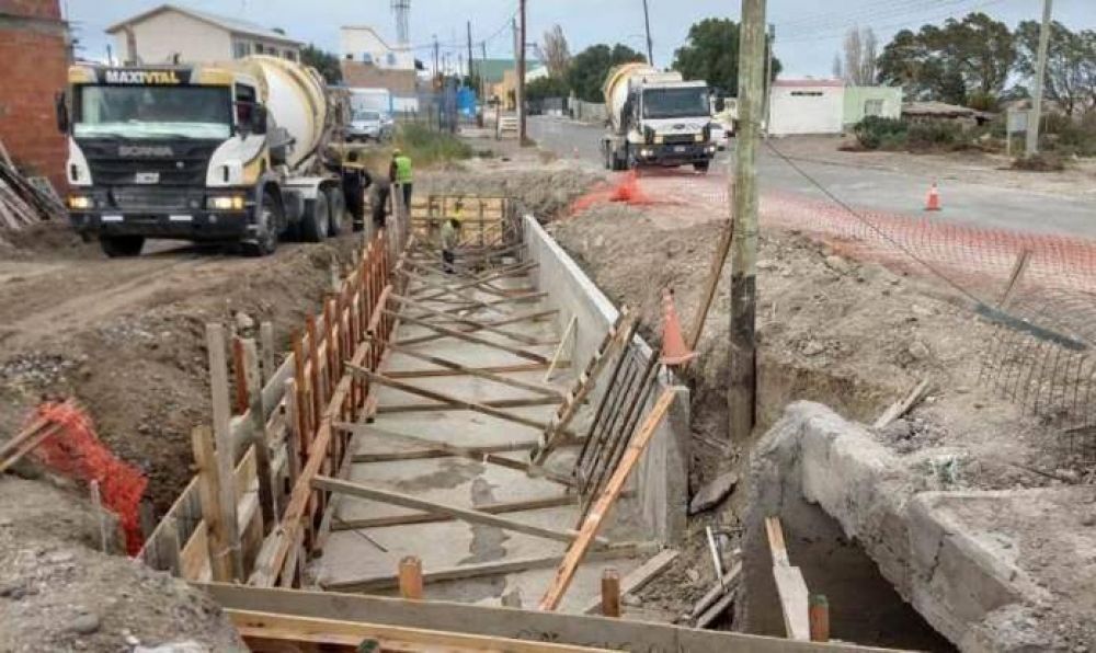 Avanza a buen ritmo la obra del desage pluvial en Caleta Crdova