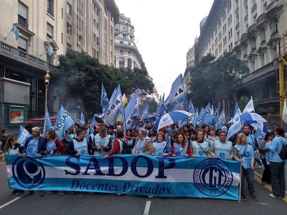 SADOP apura y firma 65% de aumento para docentes extraprogram�ticos