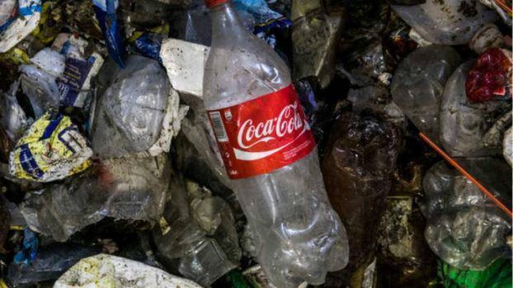 Cola-Cola, Pepsi y Nestl, las multinacionales que ms contaminan los ocanos con plstico