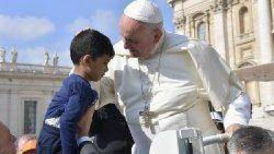 El Papa invita a orar “un minuto por la paz” y a celebrar Pentecostés