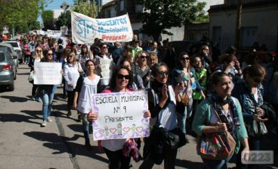 Los docentes municipales har�n este lunes una retenci�n de tareas con acampe