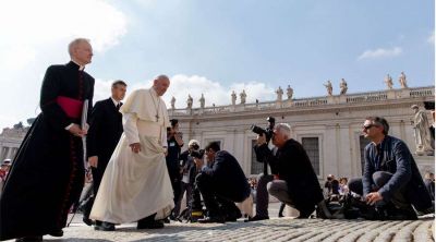 El Papa hace balance de su viaje a Ruman�a, donde la Iglesia �es viva y activa�