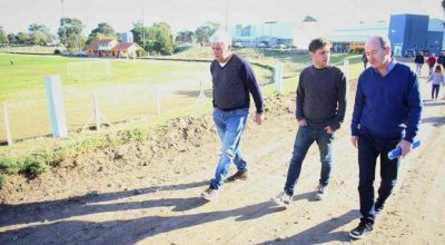 Kicillof recorre la provincia mientras M�ximo Kirchner negocia con Massa
