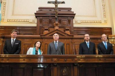 La Corte oficializ� un incremento del 15% en dos tramos para los judiciales nacionales