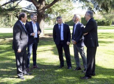 Reaparece Monz� para ofrecer a Sanz como vice de Macri e incomodar a Marcos Pe�a y a Carri�
