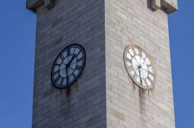 El municipio puso en funcionamiento el hist�rico reloj de la torre del Palacio