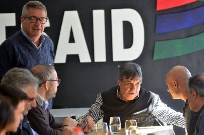 Rub�n Garc�a llama a conquistar a los dirigentes territoriales para recuperar la provincia