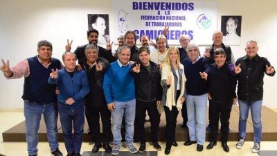 La f�rmula Kicillof-Magario sum� el respaldo del frente sindical de Hugo Moyano