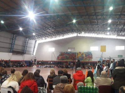 El CEF N� 76 de Quequ�n celebr� sus 30 a�os con el apoyo de toda una Comunidad