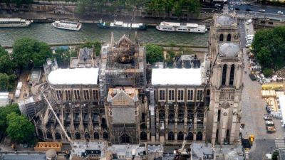 Primera Misa en Catedral Notre Dame, despu�s incendio de abril