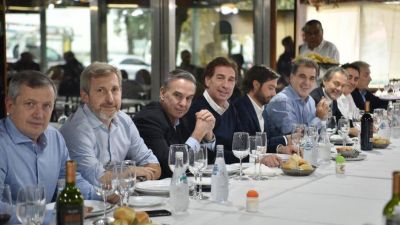 Los intendentes de Cambiemos ahora se aferran a Pichetto para sumar 