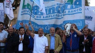 Bancarios piden retomar las paritarias y amenazan con un conflicto 