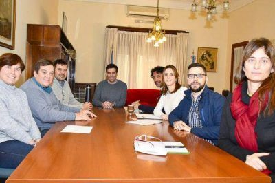 L�pez recibi� a autoridades de Genneia, que realizan un monitoreo en la ciudad