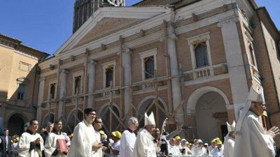 Papa en �ngelus: caminen juntos por camino de la fe y la esperanza