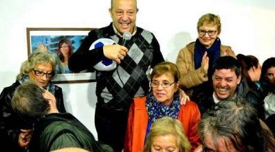 CNEL VIDAL: A pesar de la lluvia, Jorge Pitingo Paredi inaugur el local y movi la Dama