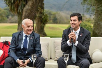 La f�rmula Lavagna-Urtubey, se estren� en Salta, en el homenaje al General G�emes