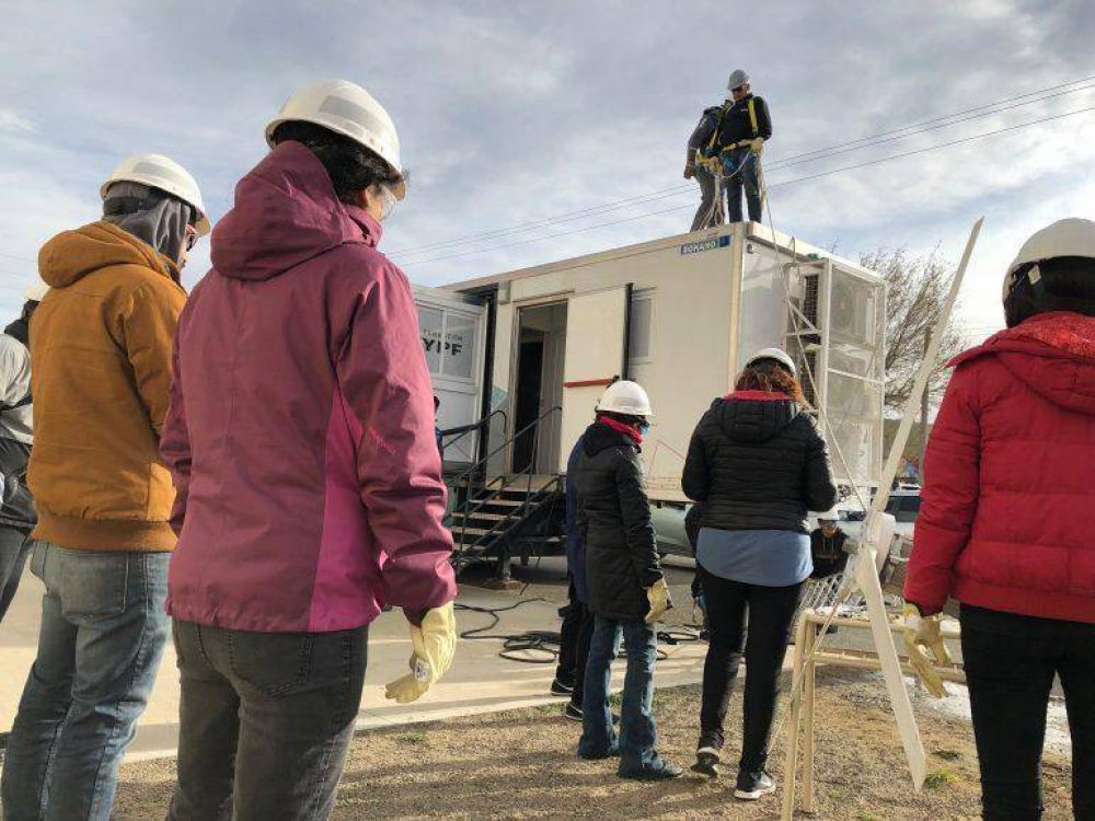 El aula m�vil de energ�as renovables de la Fundaci�n YPF visit� Comodoro Rivadavia