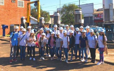 Futuros farmac�uticos conocieron detalles sobre la potabilizaci�n del agua en SAMSA