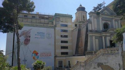 Papa en el congreso de N�poles: en el centro la teolog�a de Francisco