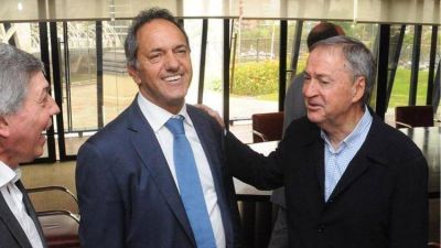 Sin lugar en las listas, Daniel Scioli coquetea con la oposici�n y anunciar�a que se baja de la carrera presidencial