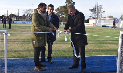 Gay inaugura la primera cancha p�blica de hockey sobre c�sped sint�tico