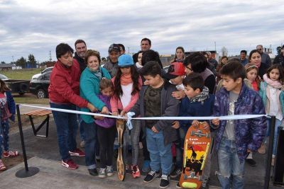Intendente Acerbo inaugur� la nueva plaza de los Barrios Horizonte y Villa Pardo