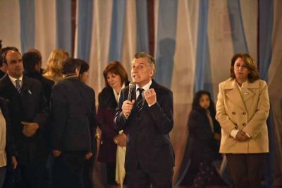 En el acto del D�a de la Bandera, Macri carg� contra los Moyano: �Son la patota del transporte�