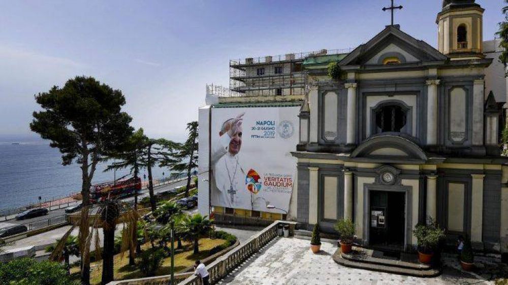 El Papa en la Conferencia de N�poles: gran alegr�a y gratitud