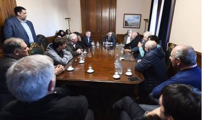 Pichetto se reunió con Municipales del Peronismo amarillo de la mano de un hombre de Ferraresi