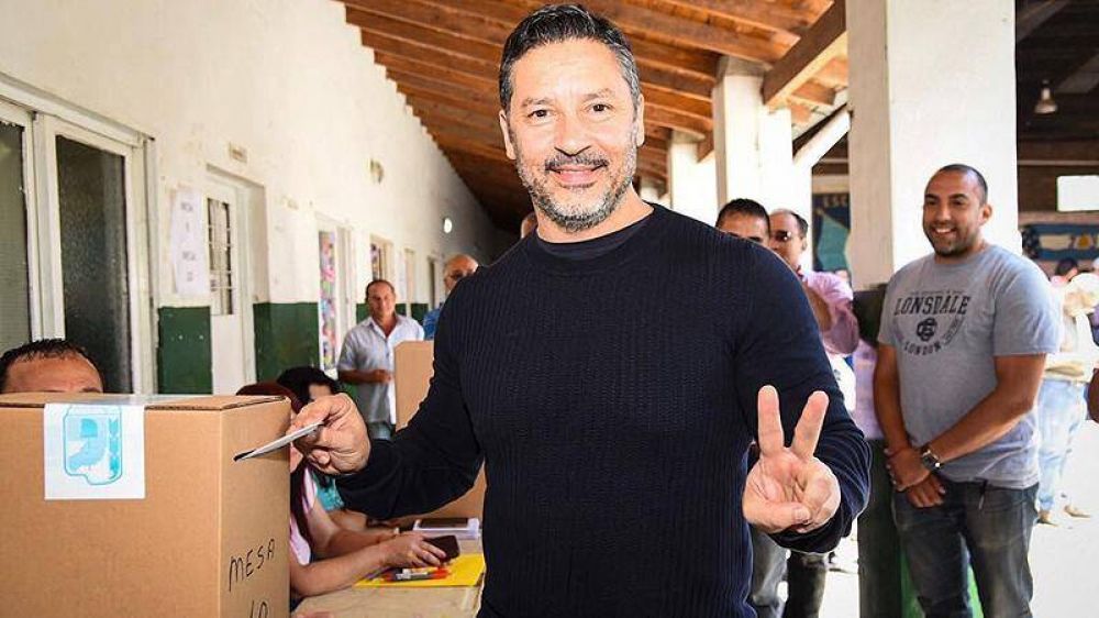 Gustavo Menndez va por su reeleccin y lleva de primer candidata a concejal a Karina Menndez