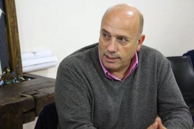 Tras la presi�n radical, De Leo encabeza la lista de senadores de la Sexta