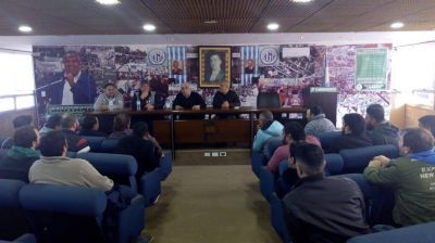 Moyano recargado: empuj� a sus candidatos en ATILRA y les pidi� 