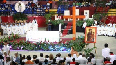 �La Cruz Peregrina y el �cono de la Virgen�, s�mbolos de la JMJ dejan Panam�