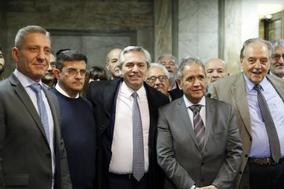 Alberto Fern�ndez privilegia a Moyano y Palazzo y dilata el encuentro con la CGT