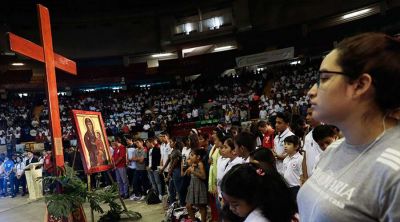 12 mil personas se despiden de los s�mbolos de la JMJ Panam� 2019