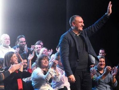 Abrazo Ciudadano feliz con la postulaci�n de Vito Amalfitano como primer concejal