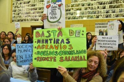 Docentes municipales acusaron a Dist�fano de aplicar una �eutanasia educativa�